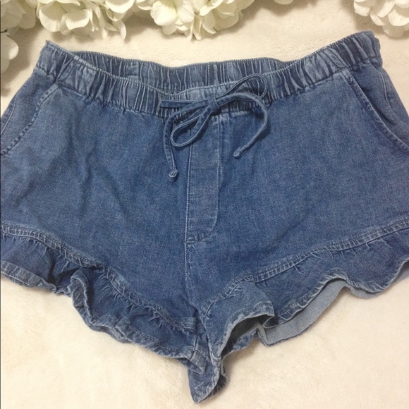 American Eagle Denim Ruffled Hem Shorts - Picture 2 of 9